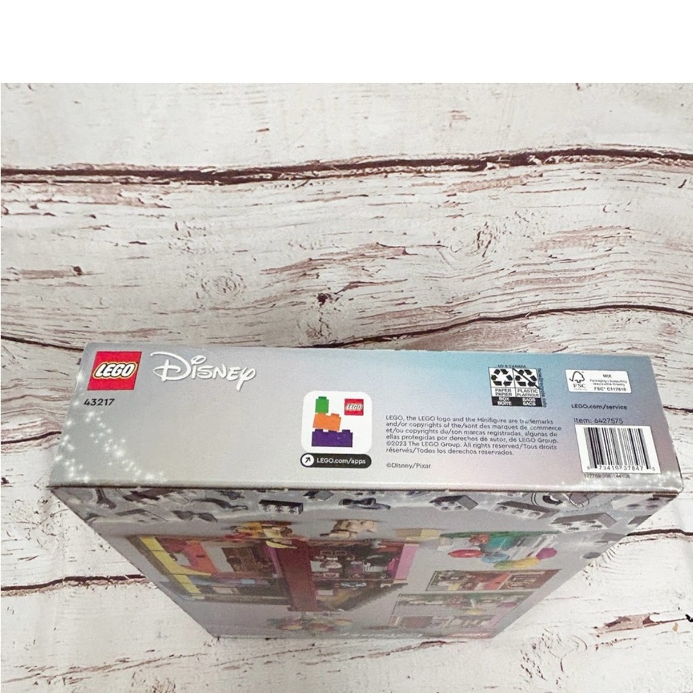 LEGO Disney Pixar UP House
Lego Set RETIRED - Picture 4 of 10